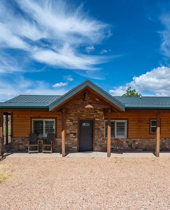Click for Pet Friendly Vacation Homes in Kanab, Utah