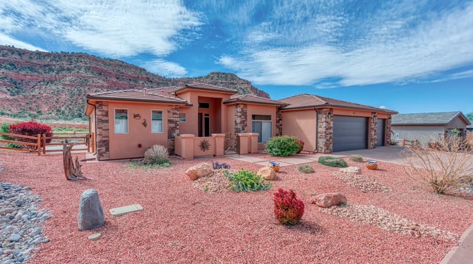 Unveiling Kanab: The Ultimate Guide to One of Our Cool Places to Stay in Utah. A Red Rock Paradise